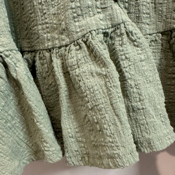 Super cute green dress with ruffles - Picture 4 of 10